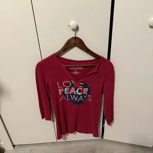 Vintage Lucky Brand Light Red Graphic 3/4 Sleeve Tee in a size Small